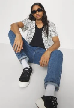 Kaotiko Faces Unisex - Shirt - White/Black -Kaotiko Fashion Shop 19fa01a61f044233bf19136bbe872010