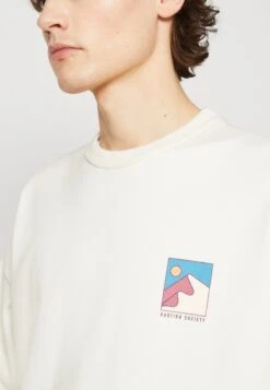 Kaotiko Crew Mountain Unisex - Sweatshirt - Ivory -Kaotiko Fashion Shop 1ecbfeade3844be2b968c7343bf84d47