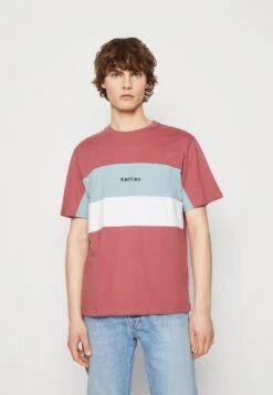 Kaotiko Hayden Unisex - Print T-Shirt - Burgundy/Steel/White