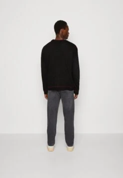 Kaotiko Cubism Unisex - Jumper - Black -Kaotiko Fashion Shop 4416205626cf4600ae40e26bd2e99019