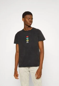 Kaotiko Washed Mouth Colors Unisex - Print T-Shirt - Black -Kaotiko Fashion Shop 49426949b37346acbc094982c281a3fa