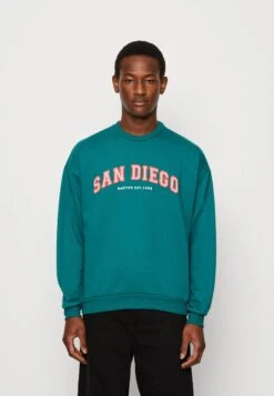 Kaotiko Crew San Diego College Unisex - Sweatshirt - Heura