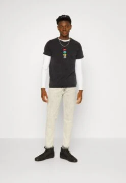 Kaotiko Washed Mouth Colors Unisex - Print T-Shirt - Black -Kaotiko Fashion Shop 5063cc9938014bc1a29e6daca19d0866