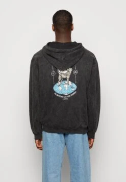 Kaotiko Howling Wolves Unisex - Hoodie - Black -Kaotiko Fashion Shop 597bcee31e1740caae9437a14b219580