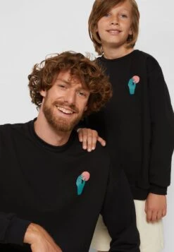 Kaotiko Crew Minimal Unisex - Sweatshirt - Black -Kaotiko Fashion Shop 6464a1df920c4c9b9c018a4875dc7d9c