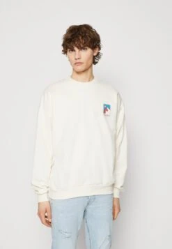 Kaotiko Crew Mountain Unisex - Sweatshirt - Ivory -Kaotiko Fashion Shop 6be7828916284be58daa18a4a008d205