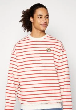 Kaotiko Crew Heart Stripes - Sweatshirt - Red/Ivory 9 Kaotiko Crew Heart Stripes - Sweatshirt - Red/Ivory -Kaotiko Fashion Shop 6c9188a69fa949c8a2caf9518427b332
