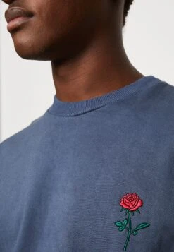 Kaotiko Crew Unisex - Sweatshirt - Rose Black -Kaotiko Fashion Shop 7117b20a91c64929ba5ff66860a8c737