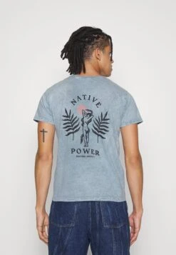 Kaotiko Washed Native Power Unisex - Print T-Shirt - Acero