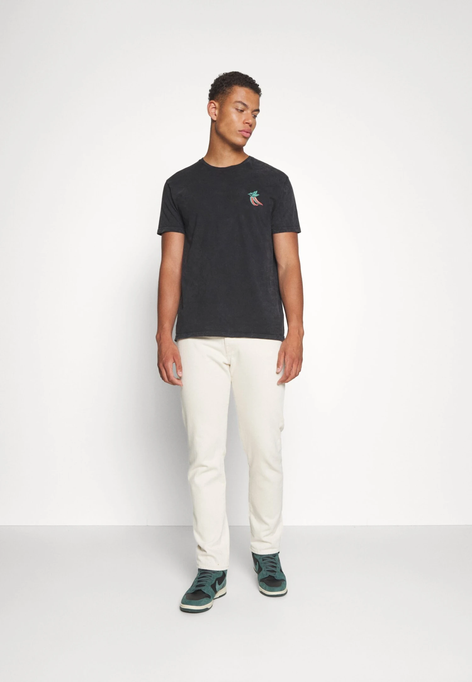 Kaotiko Washed Sunset - Print T-Shirt - Black 5 Kaotiko Washed Sunset - Print T-Shirt - Black - Image 5