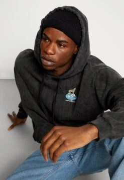 Kaotiko Howling Wolves Unisex - Hoodie - Black -Kaotiko Fashion Shop 7cc5879c88824e658e5b5dd33ae4a68a