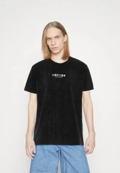 Kaotiko Goals Are Dreams Unisex - Print T-Shirt - Black