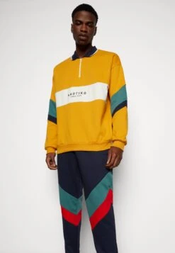 Kaotiko Pantalon Chandal Retro Athletic - Tracksuit Bottoms - Navy/Heura/Red -Kaotiko Fashion Shop 9c72f770728344b6b92e70fb41432718