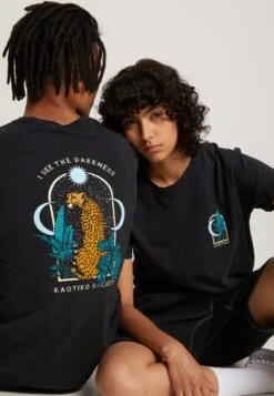 Kaotiko Washed Leopard - Print T-Shirt - Black