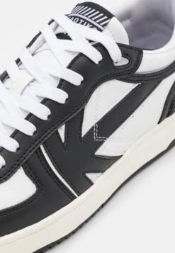 Kaotiko Basket Man - Trainers - Black/White -Kaotiko Fashion Shop b3406938c0144b74a673b2930663c8be