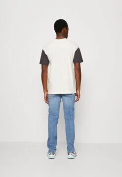 Kaotiko Memphis Unisex - Print T-Shirt - Ivory/Grey/Heura -Kaotiko Fashion Shop b7e0d08532a84d798b874dc27645d2b0