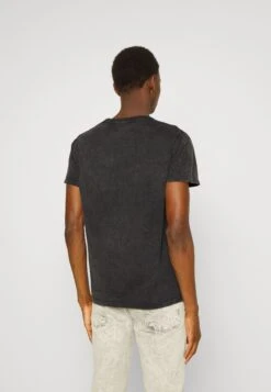 Kaotiko Washed Mouth Colors Unisex - Print T-Shirt - Black -Kaotiko Fashion Shop cc57db0591b34753bd862f5089047b07