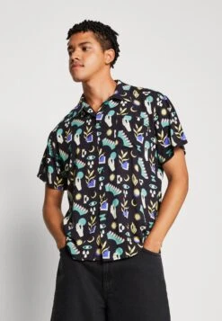 Kaotiko Shirt Minimal Unisex - Button-Down Blouse - Black -Kaotiko Fashion Shop cdd6b2b82c9e4913bf75a83e3d26e54f