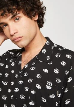 Kaotiko Shirt Unisex - Shirt - Black/White -Kaotiko Fashion Shop d58dd63c5e2649de83eccc0c4b49835f