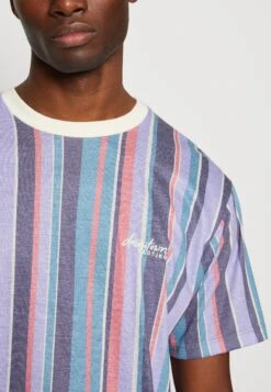 Kaotiko Luken Stripes Unisex - Print T-Shirt - Malva -Kaotiko Fashion Shop e0bce915fcef4878b4e19780aaefef8b